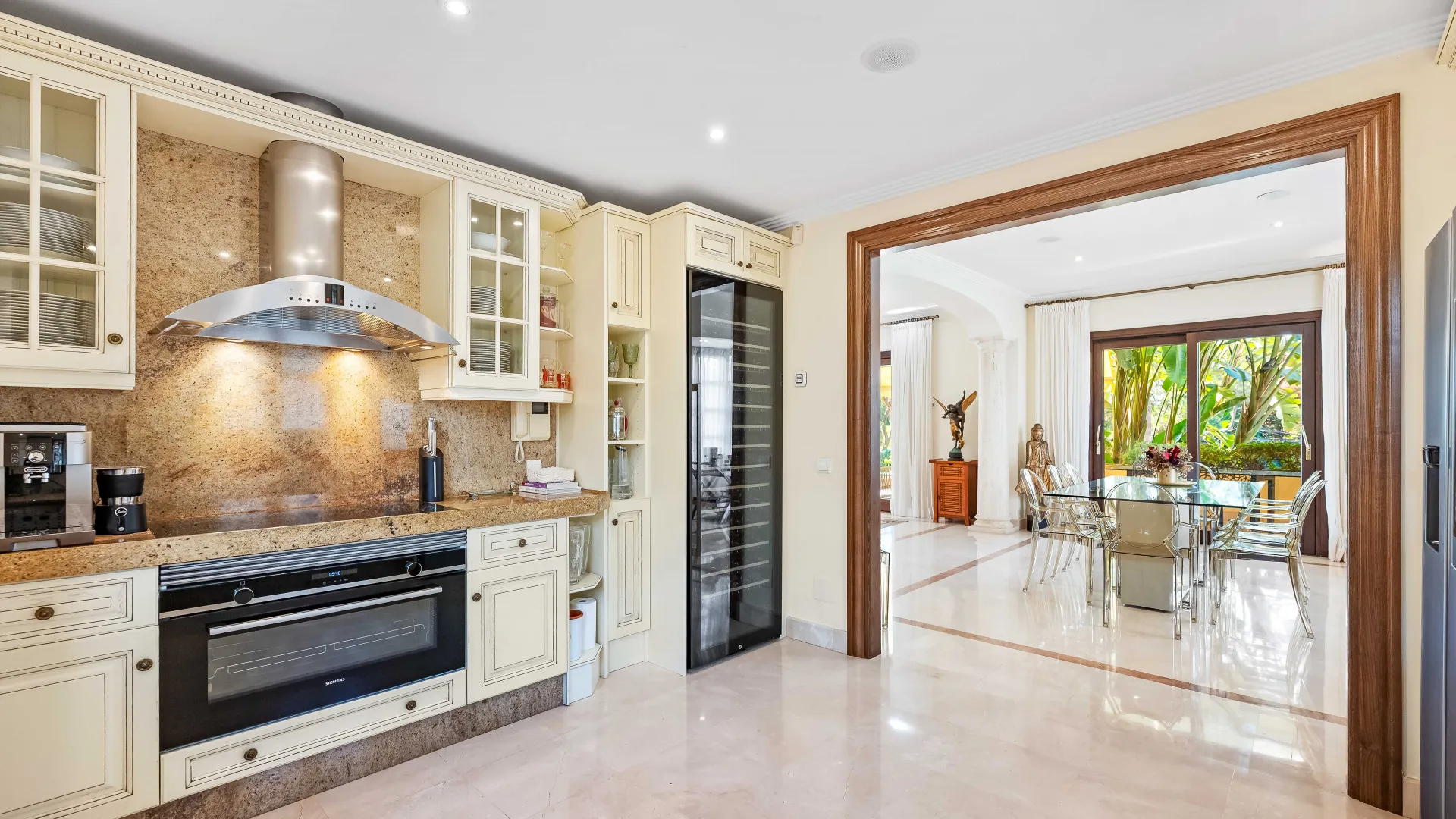 Se vende villa en Los Arqueros de 6 dormitorios