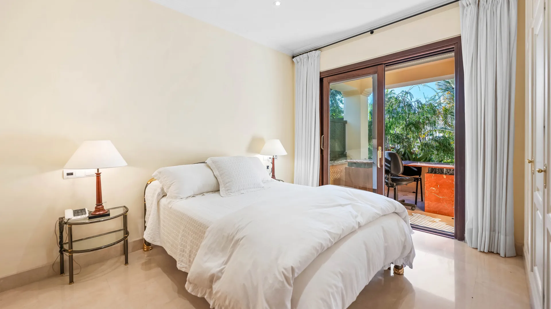 Se vende villa en Los Arqueros de 6 dormitorios