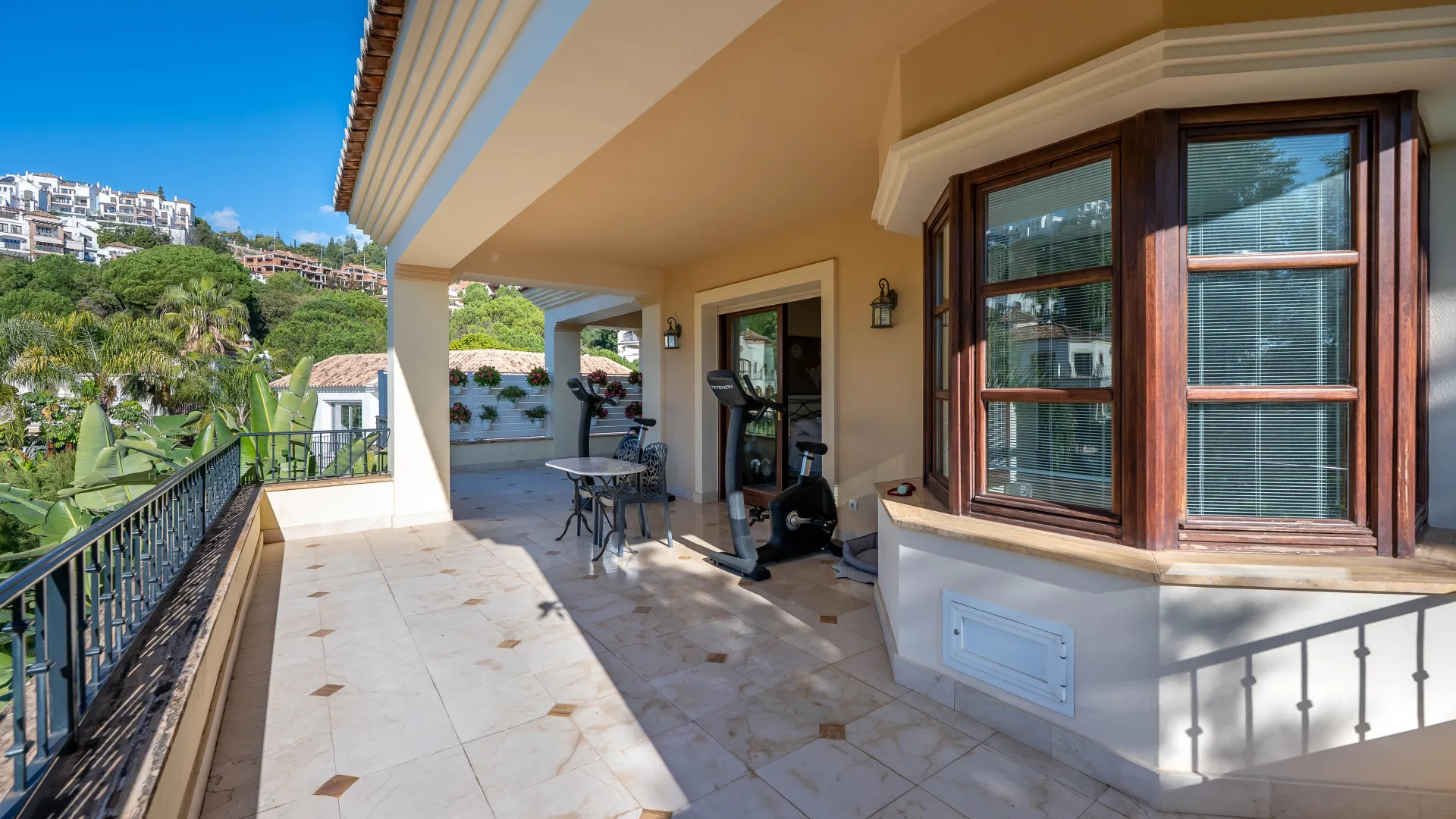 Se vende villa en Los Arqueros de 6 dormitorios