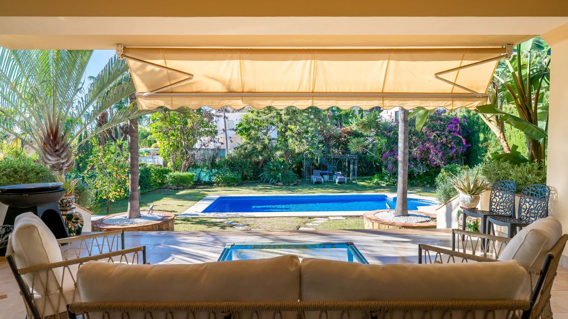 Se vende villa en Los Arqueros de 6 dormitorios