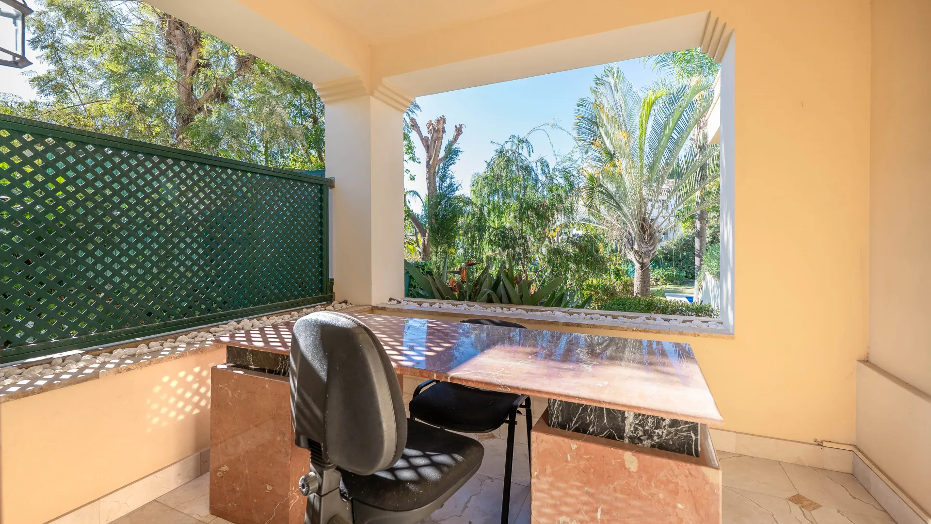 Se vende villa en Los Arqueros de 6 dormitorios