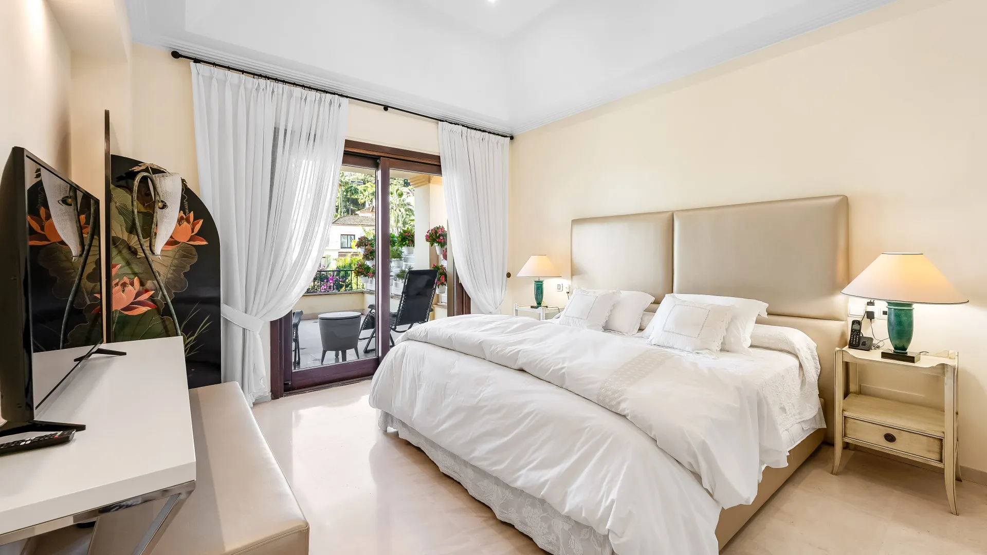 Se vende villa en Los Arqueros de 6 dormitorios