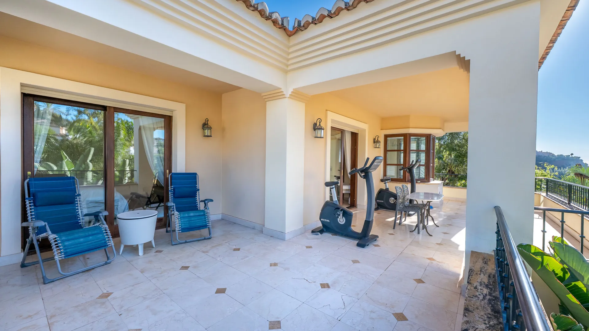 Se vende villa en Los Arqueros de 6 dormitorios
