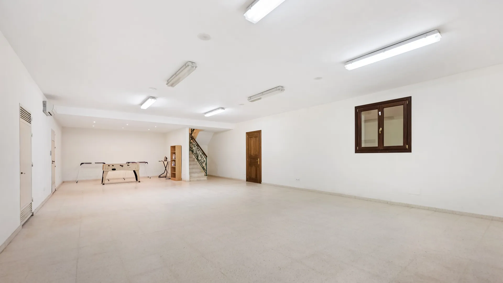 Se vende villa en Los Arqueros de 6 dormitorios