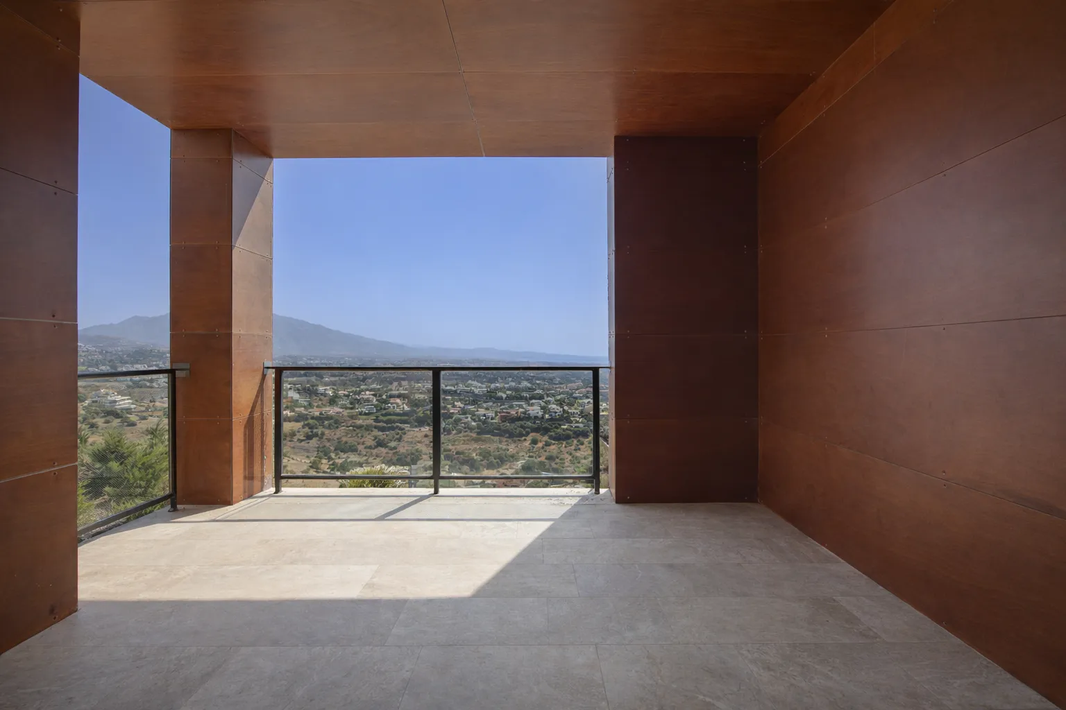 For sale Benahavis town house with 3 bedrooms