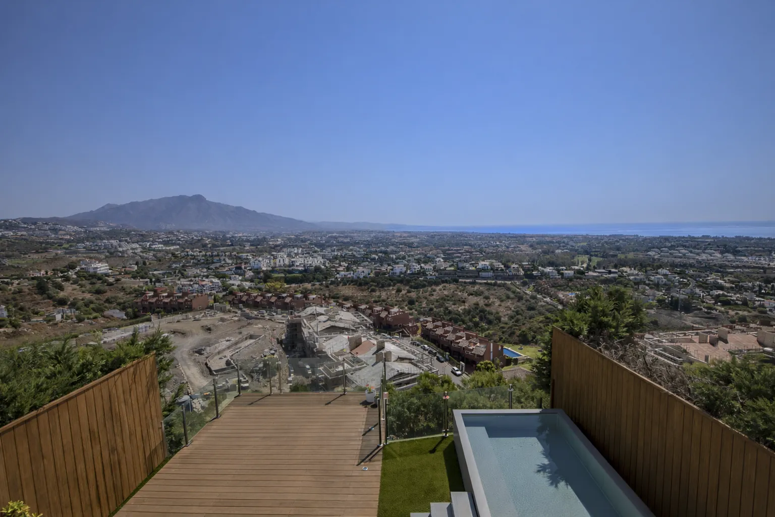 For sale Benahavis town house with 3 bedrooms