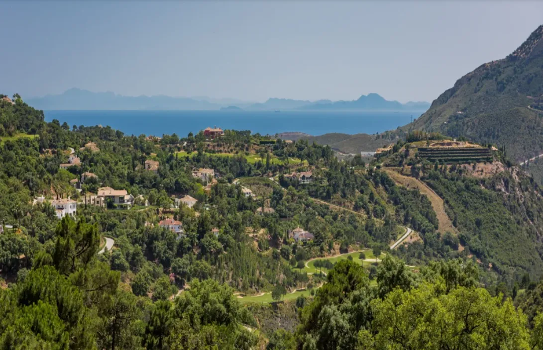 For sale Benahavis town house with 3 bedrooms