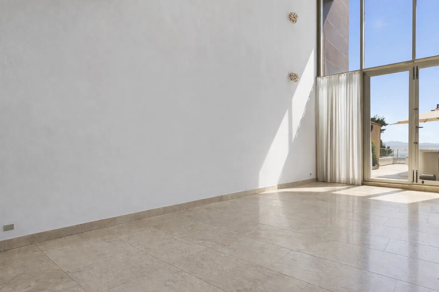 For sale Benahavis town house with 3 bedrooms