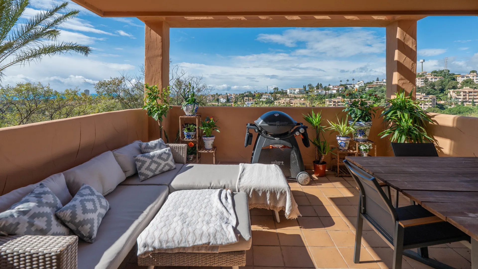 Apartment with 2 bedrooms for sale in Elviria