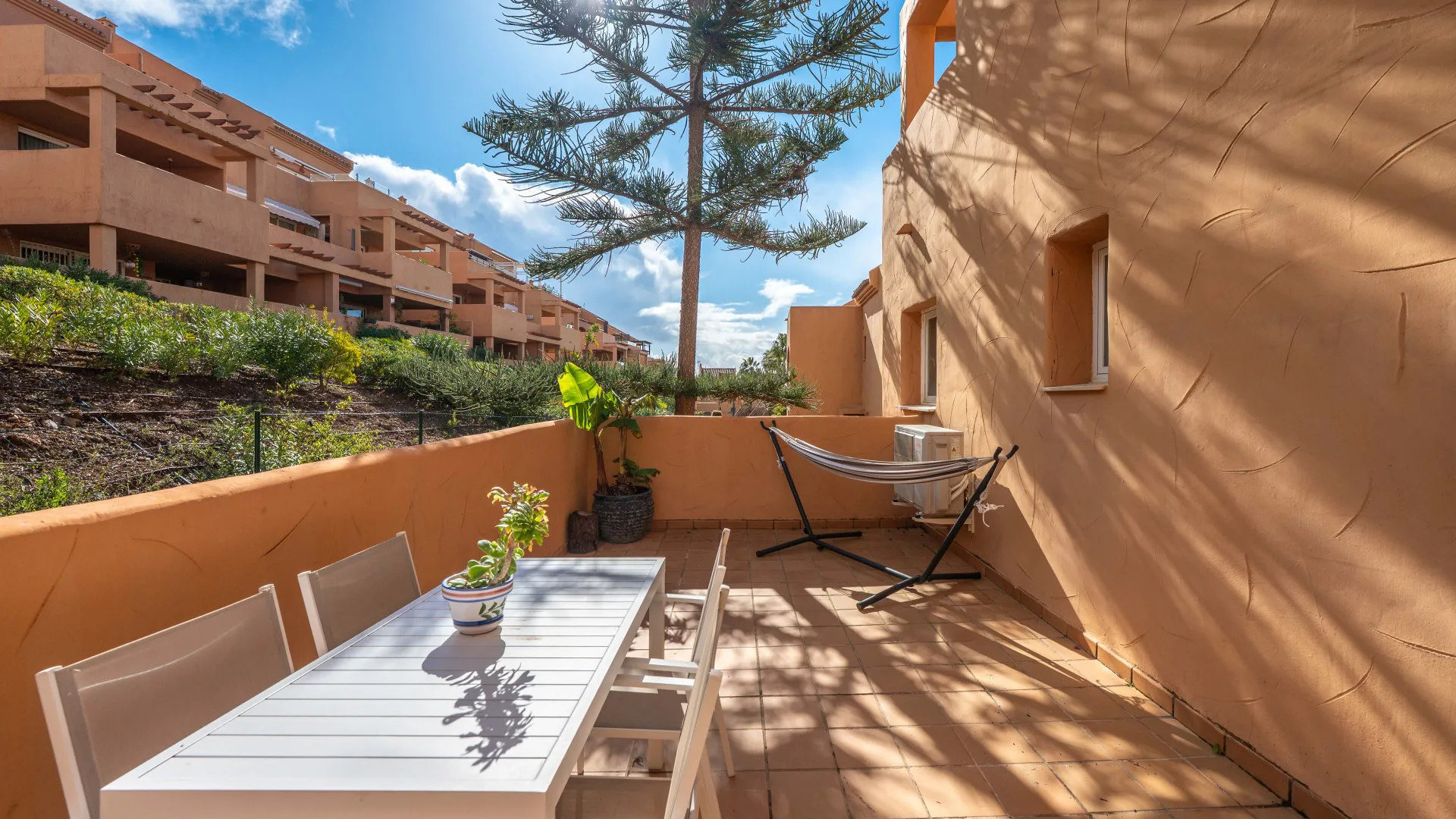 Apartment with 2 bedrooms for sale in Elviria