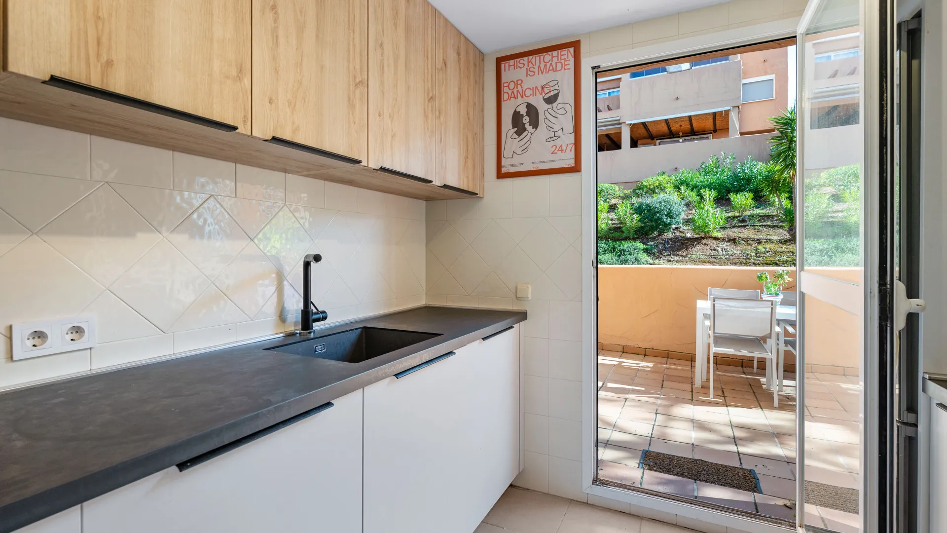 Apartment with 2 bedrooms for sale in Elviria