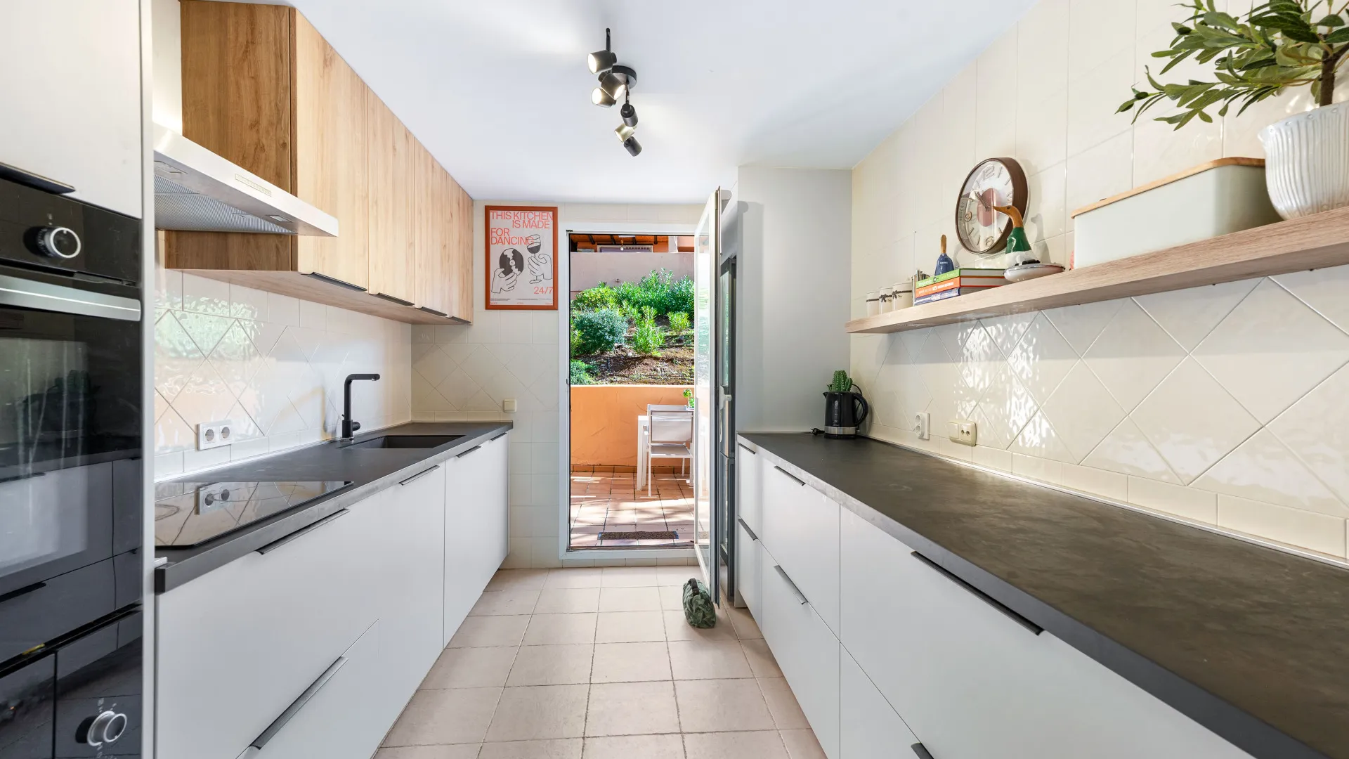 Apartment with 2 bedrooms for sale in Elviria