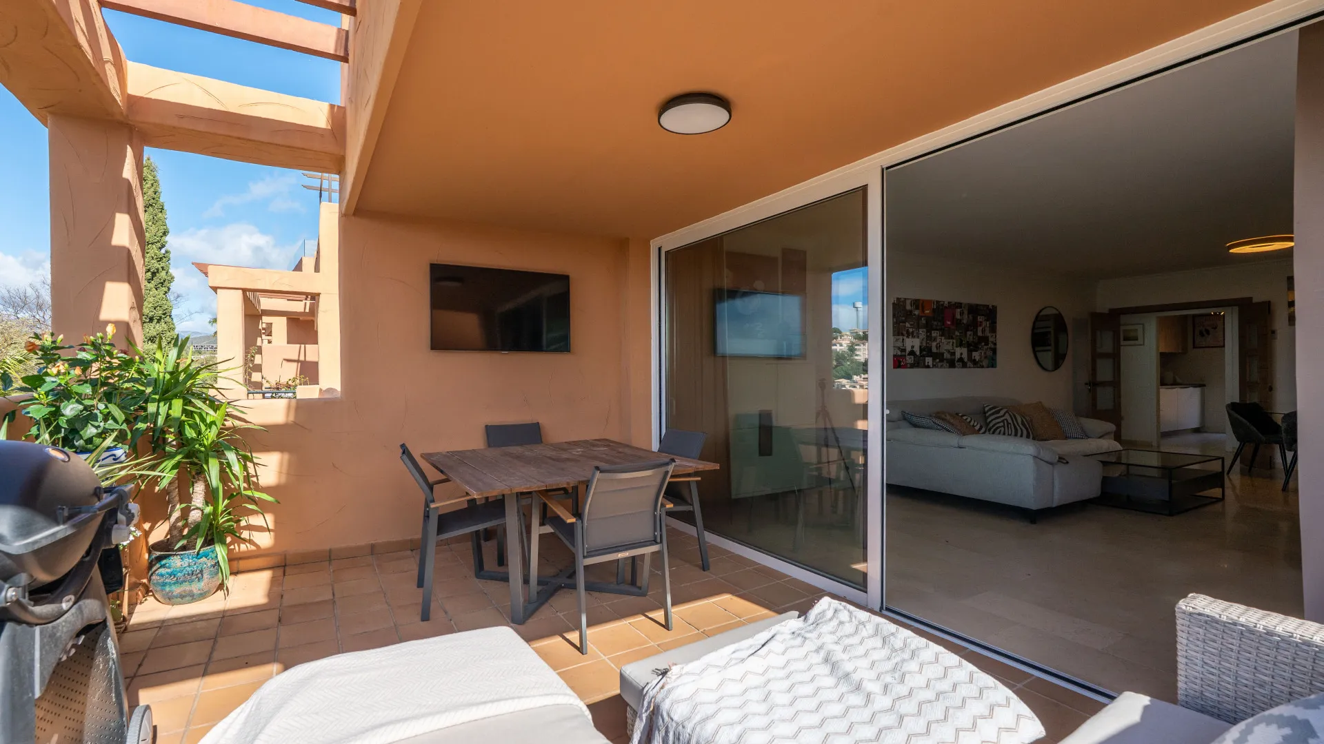 Apartment with 2 bedrooms for sale in Elviria