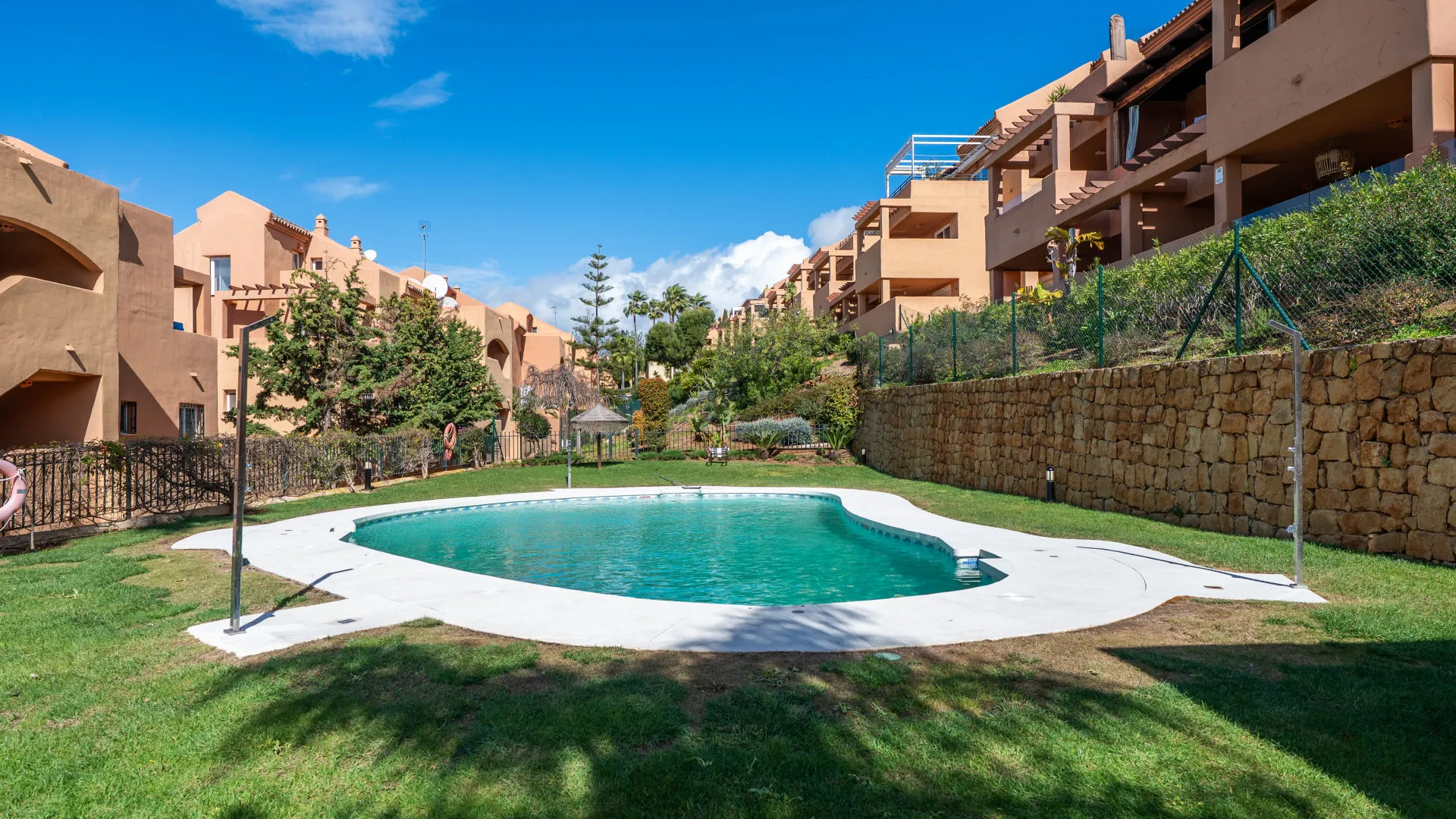 Apartment with 2 bedrooms for sale in Elviria