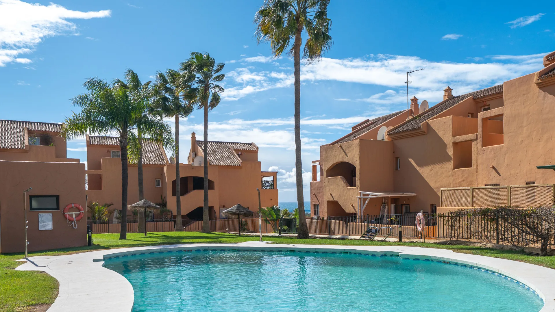 Apartment with 2 bedrooms for sale in Elviria