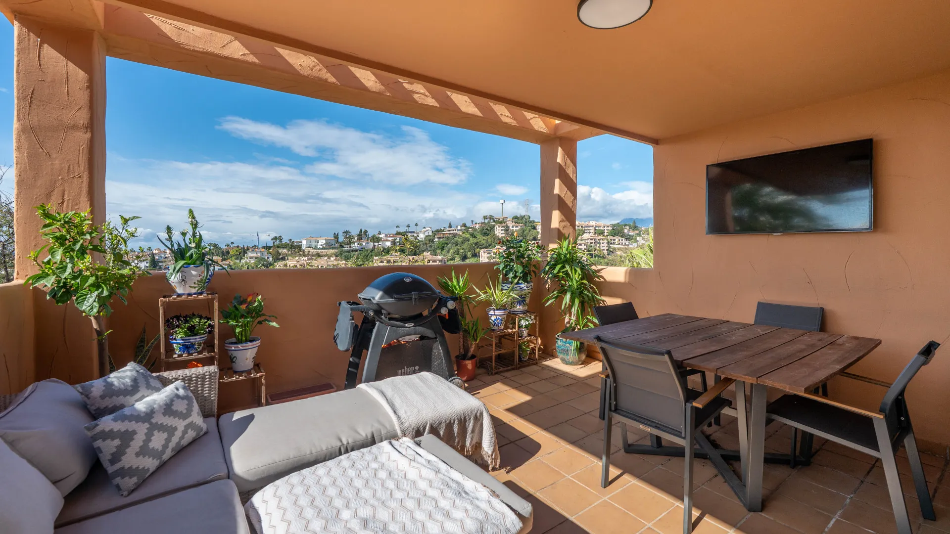 Apartment with 2 bedrooms for sale in Elviria