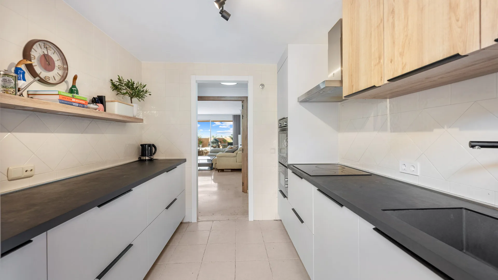 Apartment with 2 bedrooms for sale in Elviria