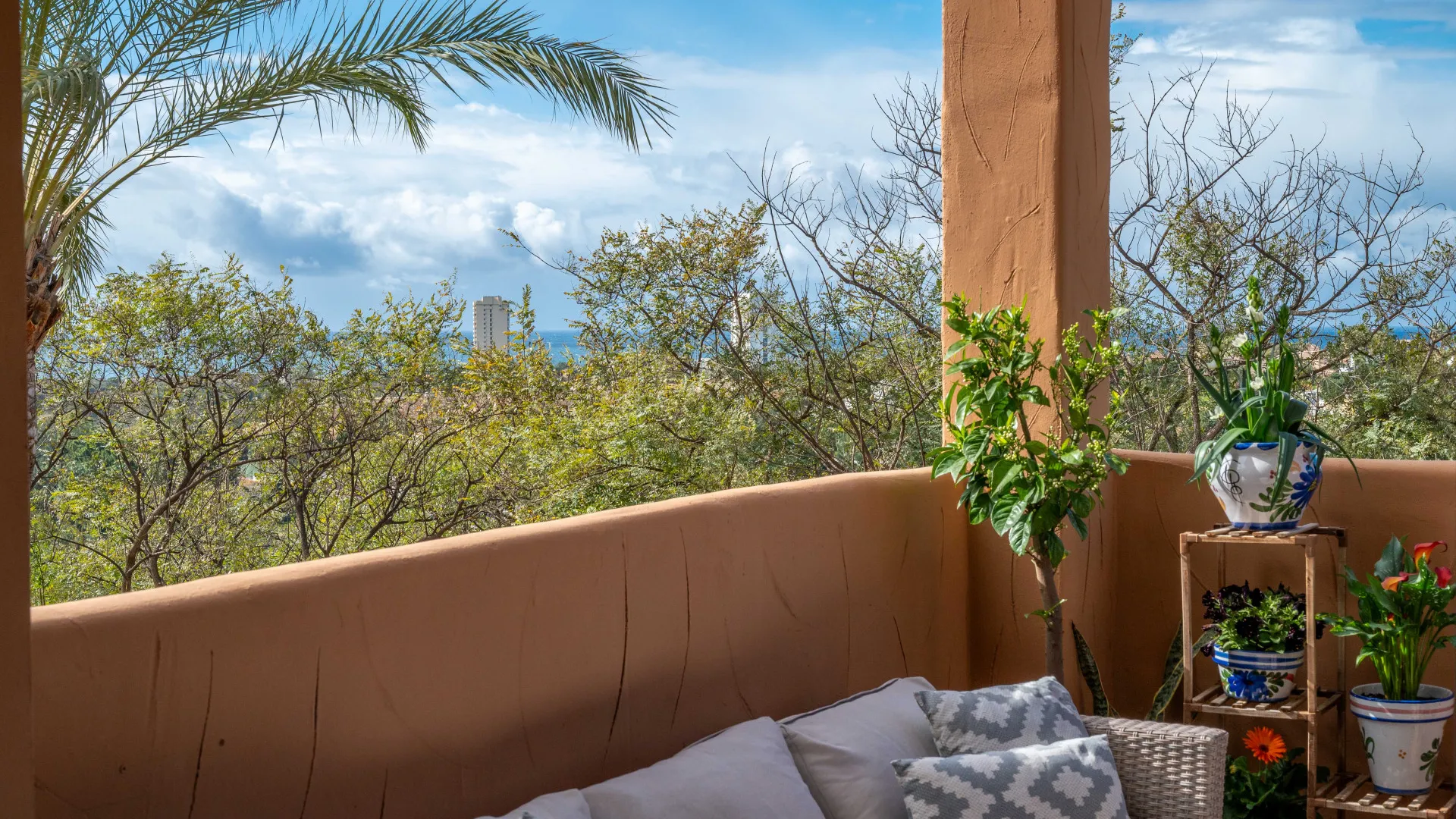 Apartment with 2 bedrooms for sale in Elviria