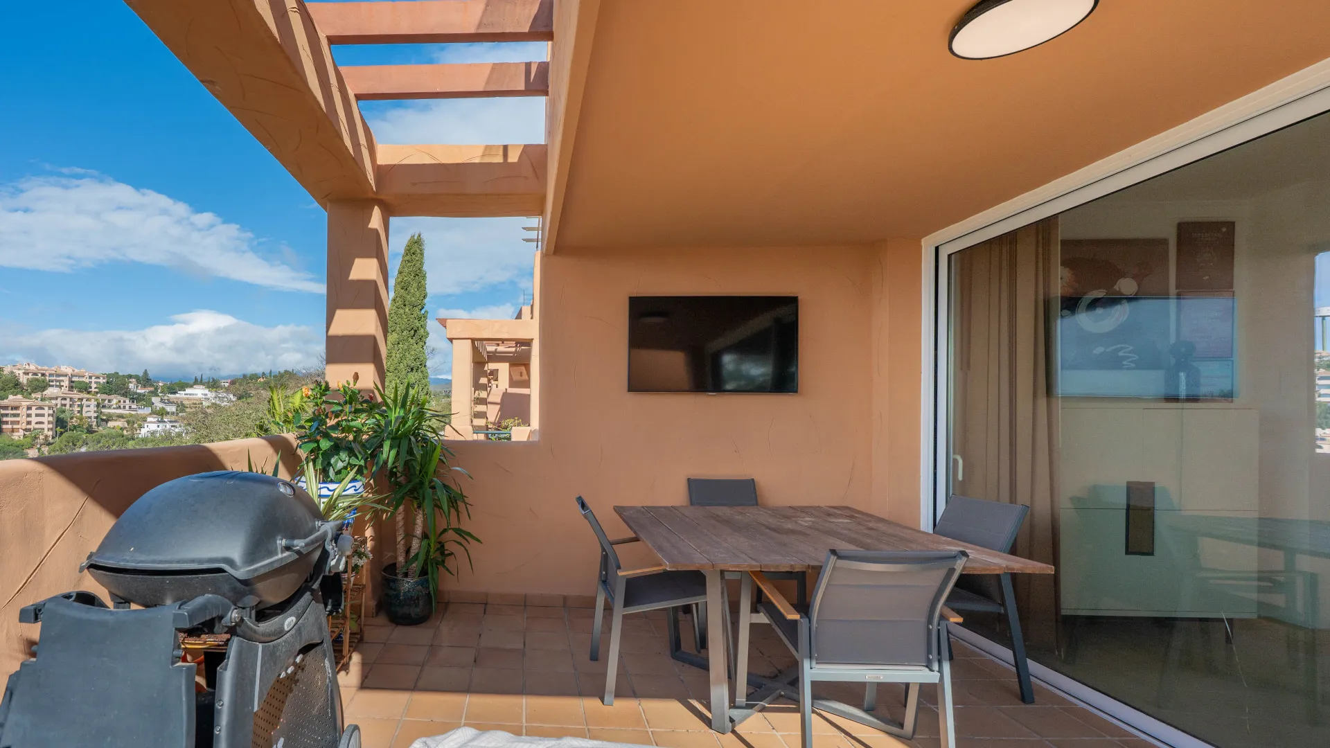 Apartment with 2 bedrooms for sale in Elviria