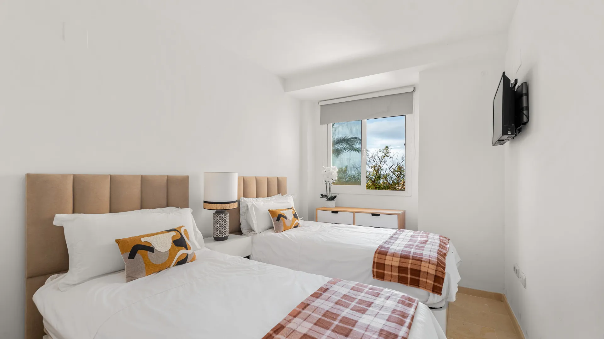 Apartment with 2 bedrooms for sale in Elviria