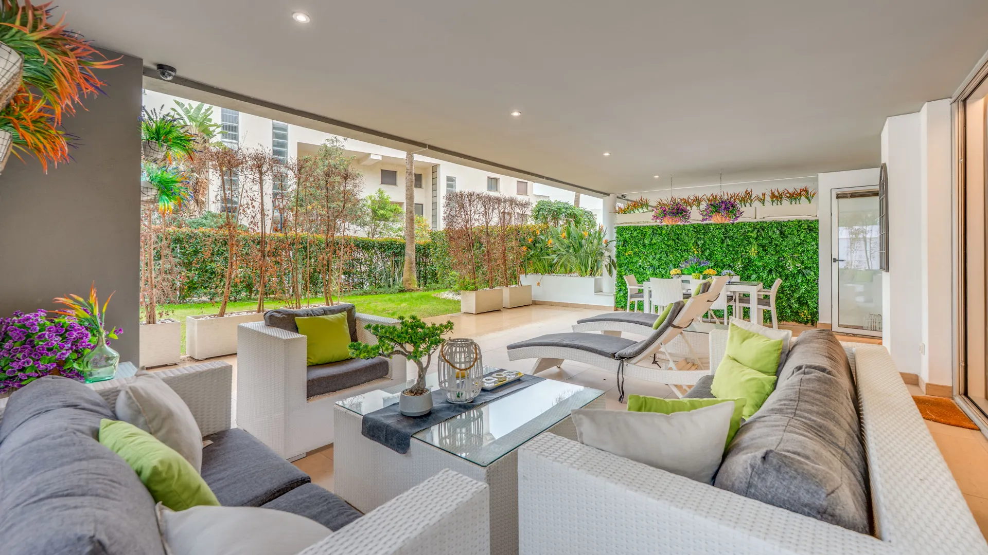 For sale ground floor apartment in Marbella - Puerto Banus with 3 bedrooms