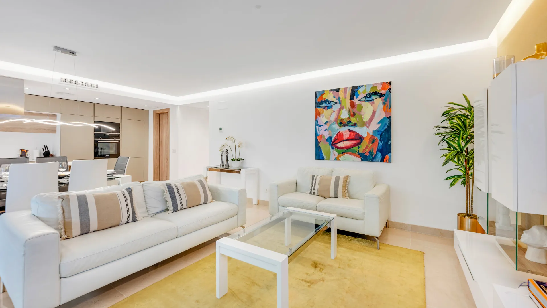 For sale ground floor apartment in Marbella - Puerto Banus with 3 bedrooms