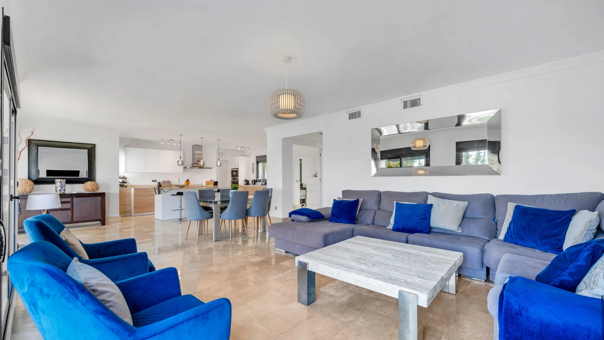 Villa in Nueva Andalucia for sale