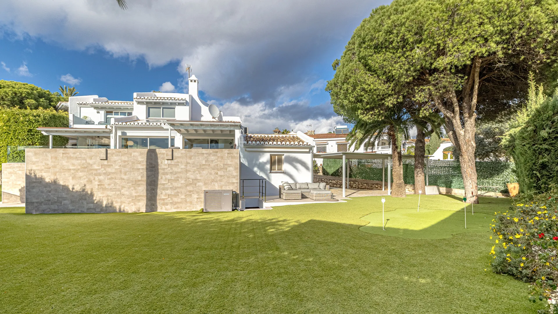 Villa for sale in Marbella East