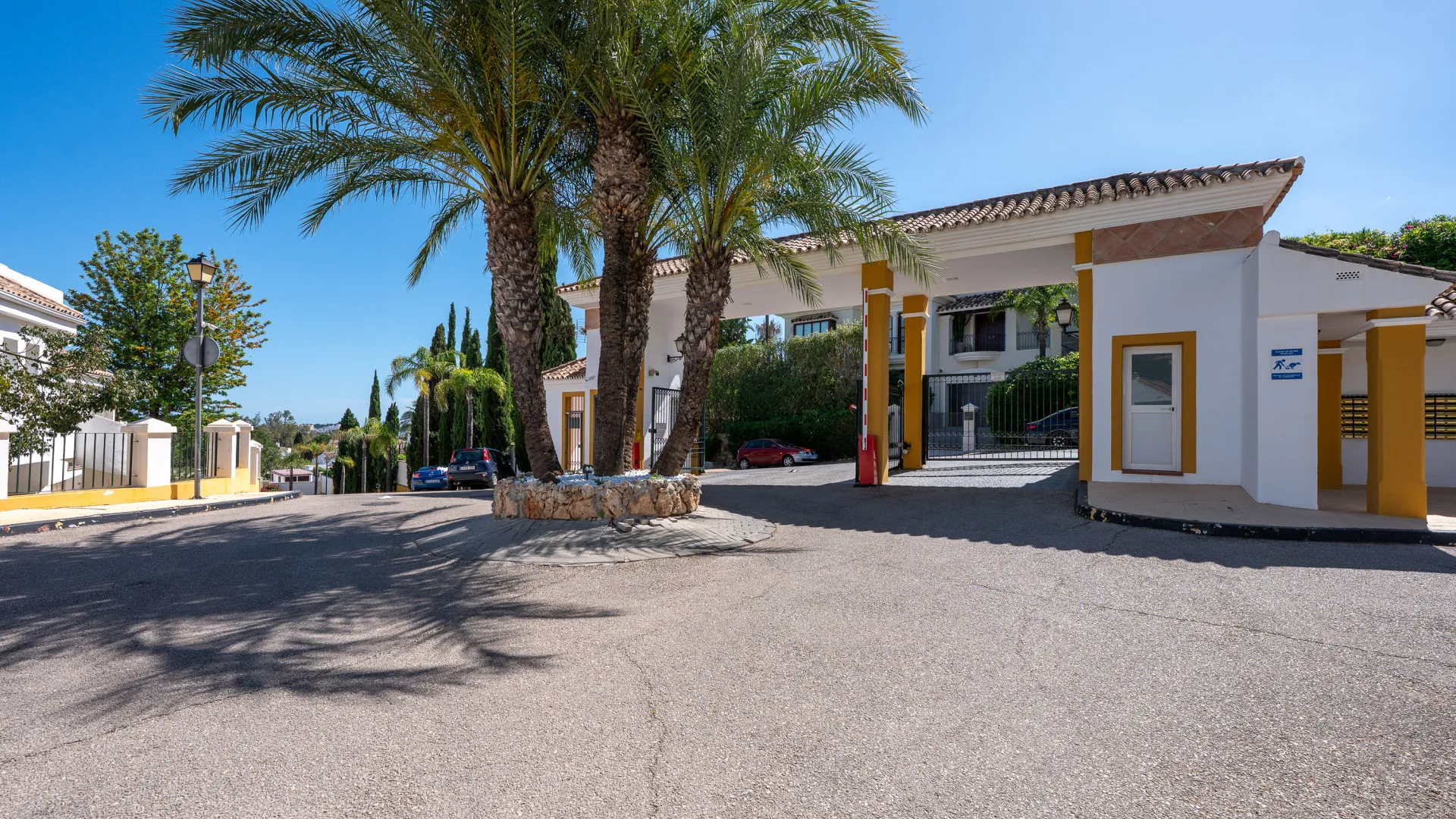 Nueva Andalucia, apartamento de 2 dormitorios a la venta