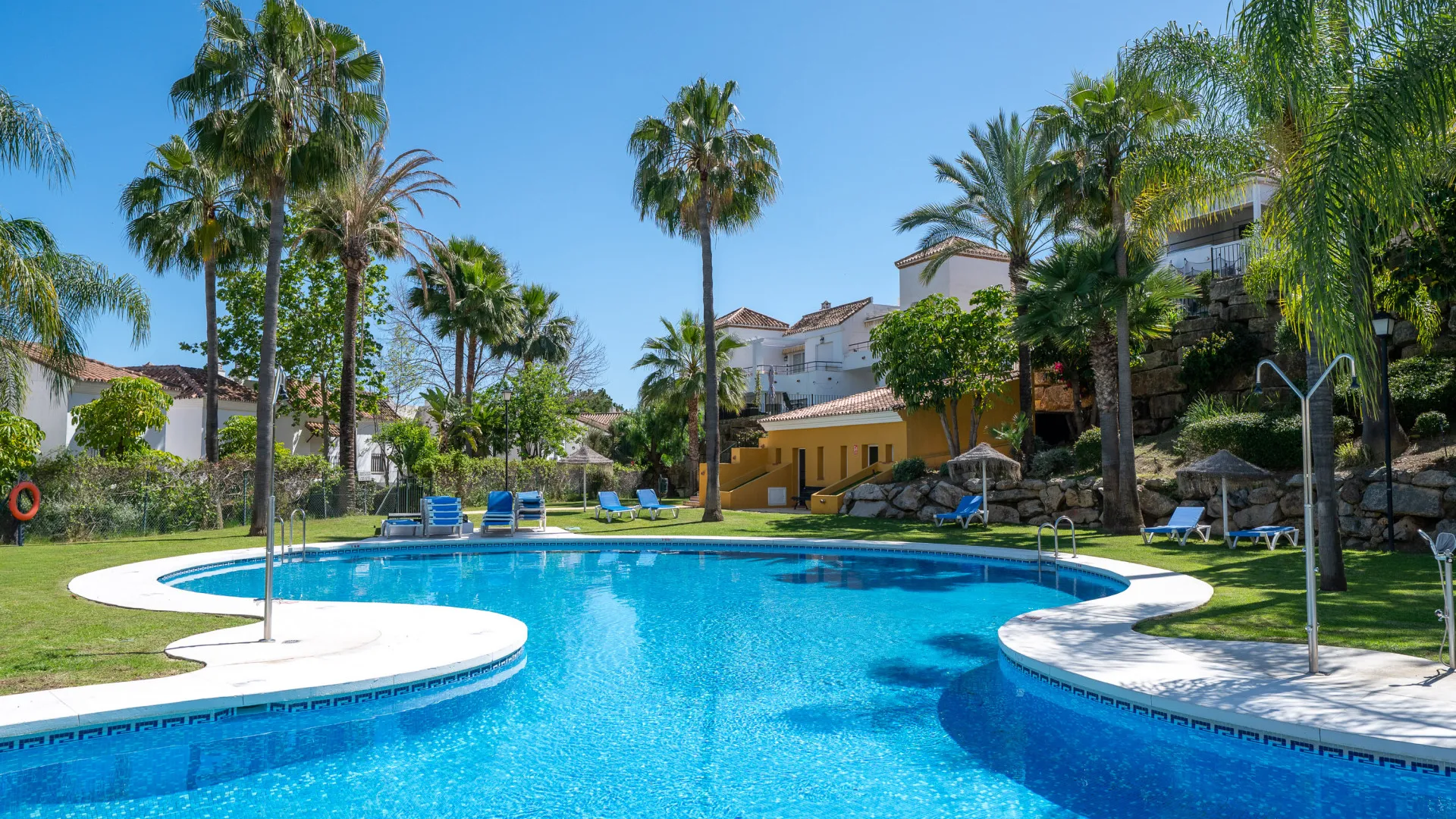 Nueva Andalucia, apartamento de 2 dormitorios a la venta