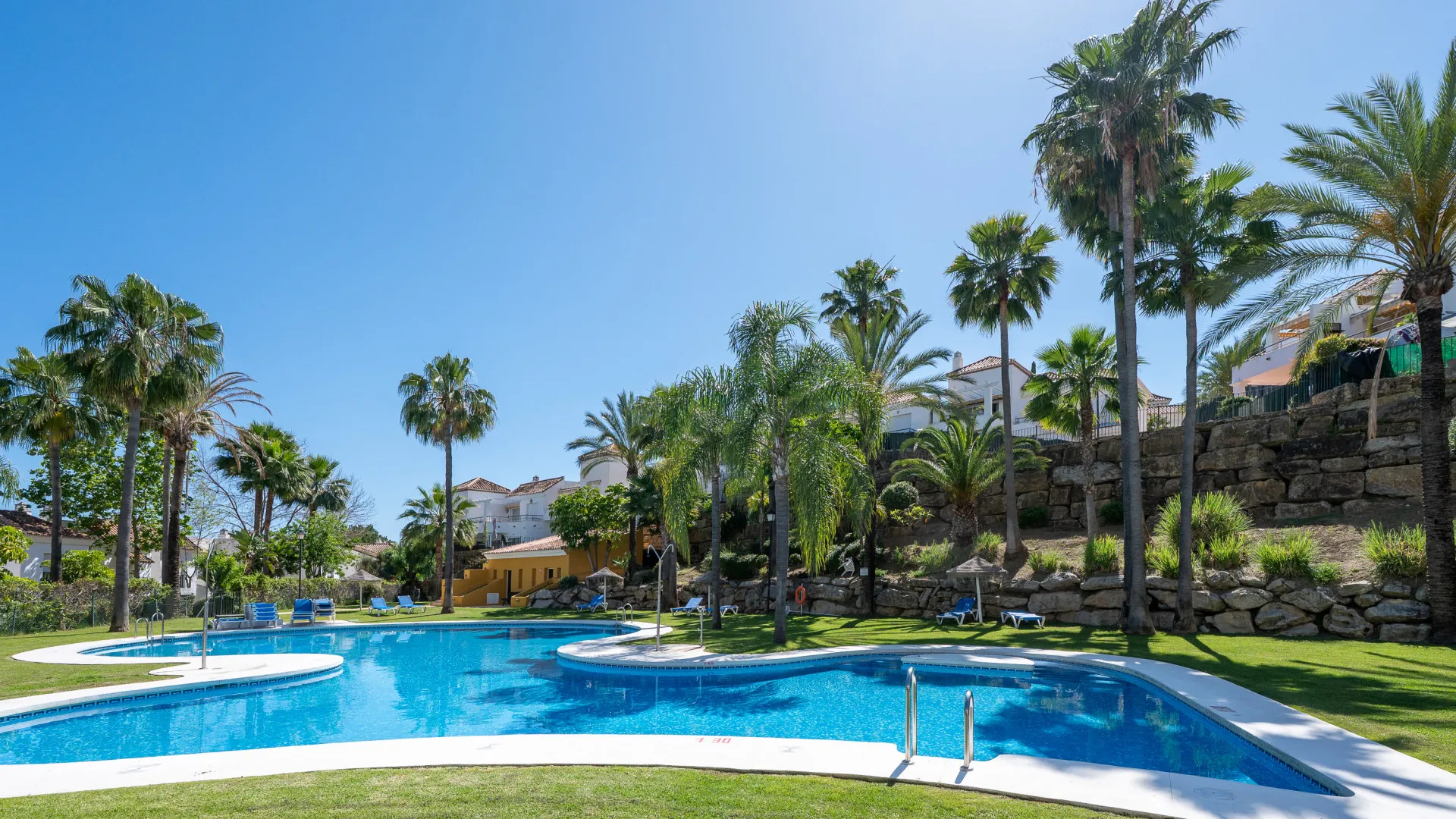 Nueva Andalucia, apartamento de 2 dormitorios a la venta
