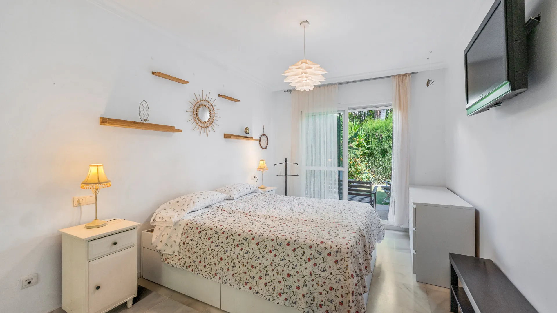 Nueva Andalucia, apartamento de 2 dormitorios a la venta