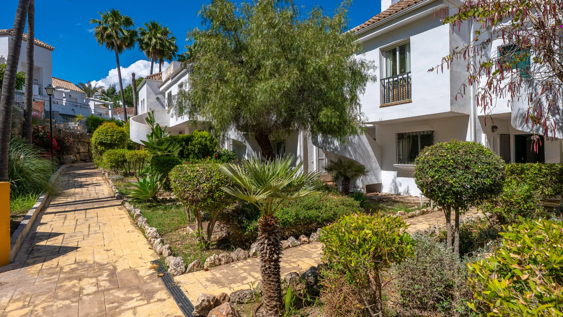 Nueva Andalucia, apartamento de 2 dormitorios a la venta