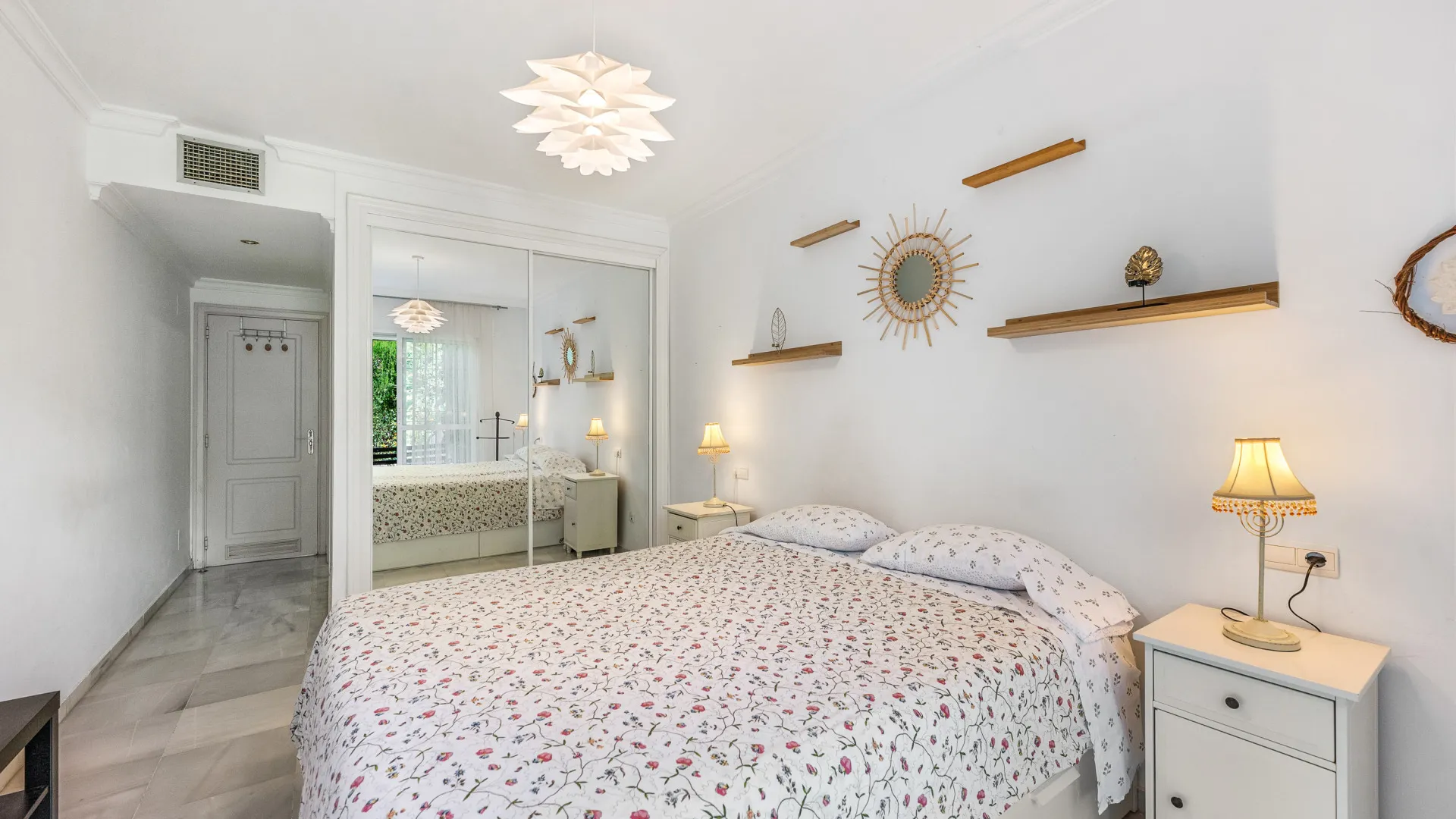 Nueva Andalucia, apartamento de 2 dormitorios a la venta