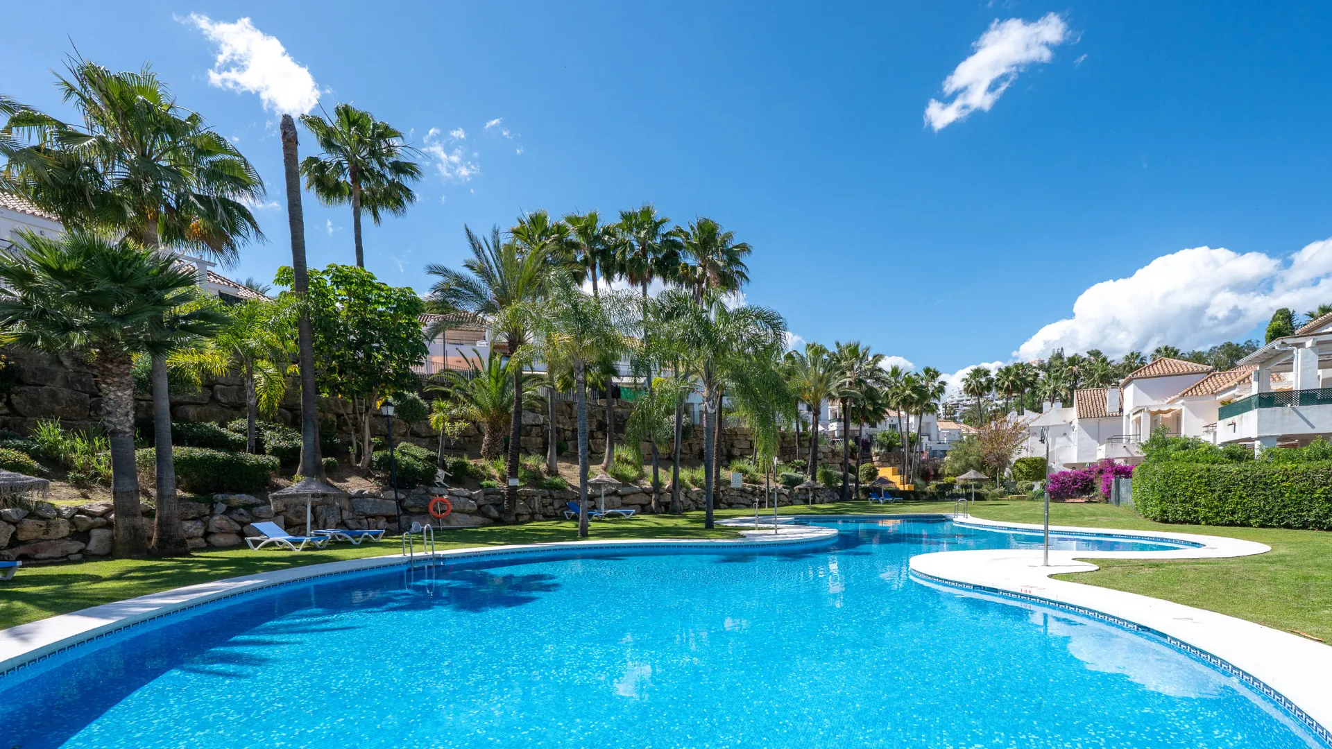 Nueva Andalucia, apartamento de 2 dormitorios a la venta