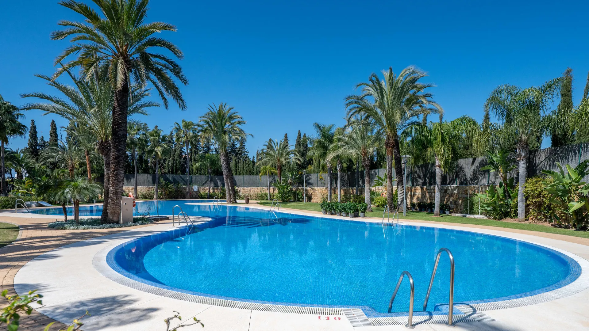 Nueva Andalucia apartment for sale