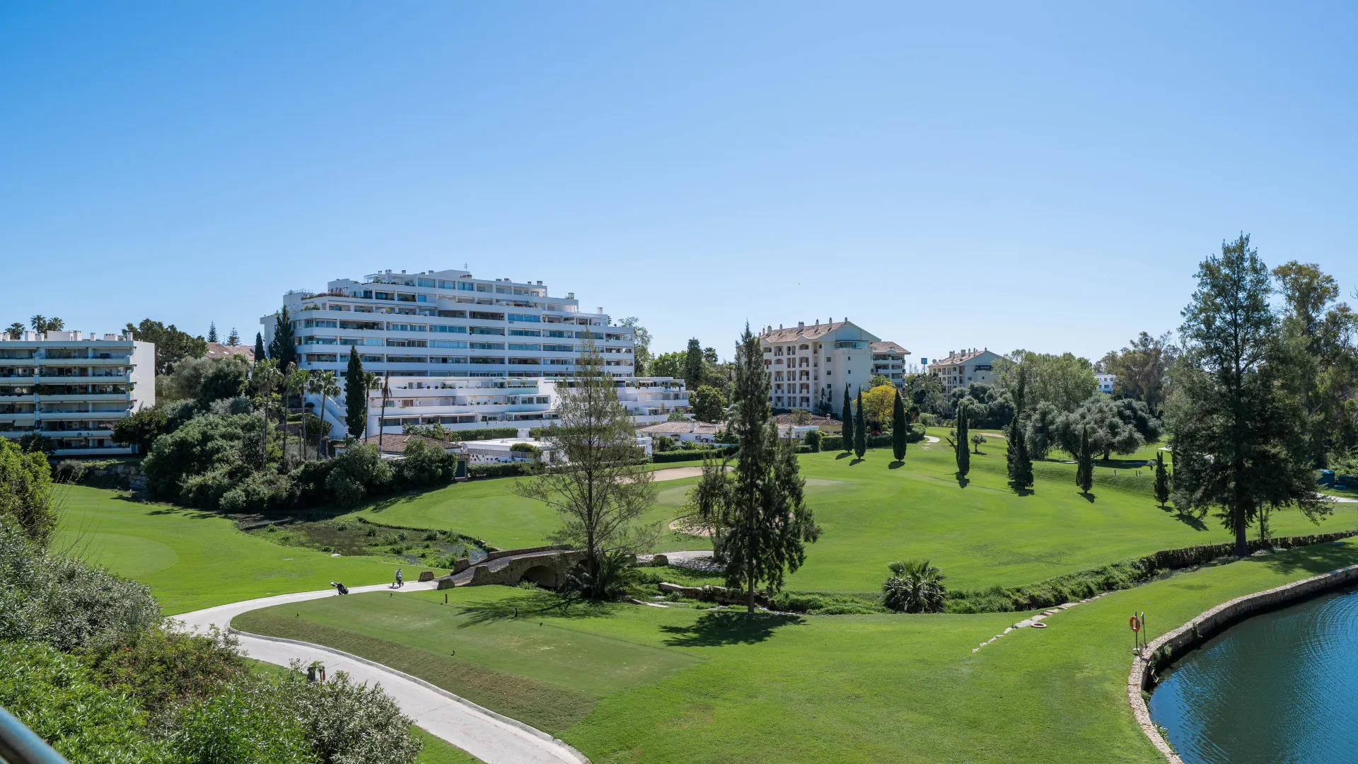 Campos de Guadalmina, apartamento de 4 dormitorios en venta