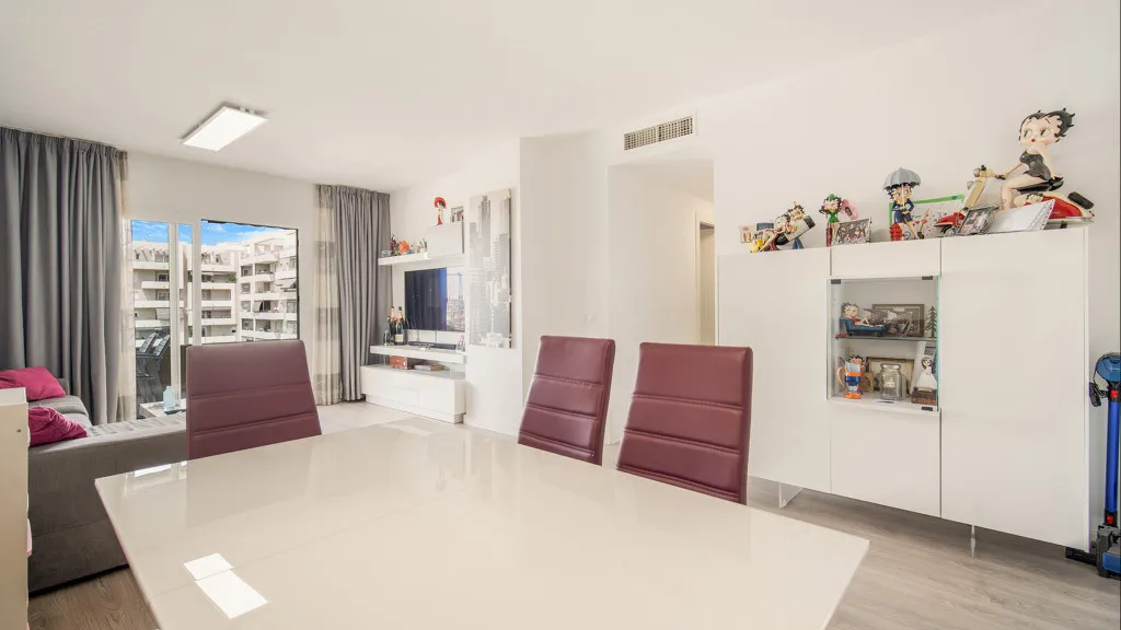 Apartamento en venta de 3 dormitorios en Nueva Andalucia