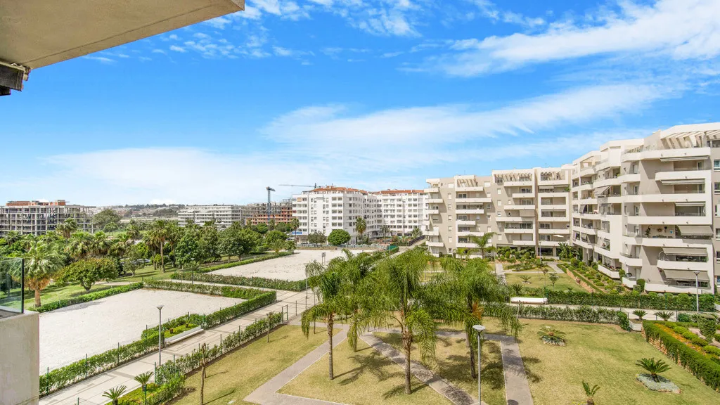 Apartamento en venta de 3 dormitorios en Nueva Andalucia