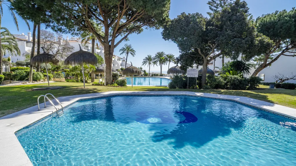 For sale chalet with 4 bedrooms in Golden Mile