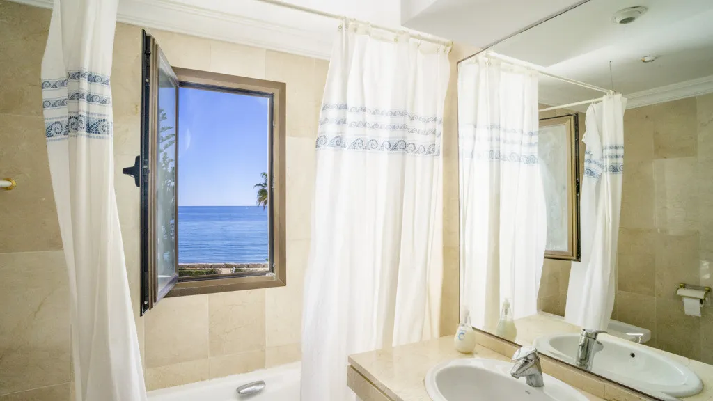 For sale chalet with 4 bedrooms in Golden Mile