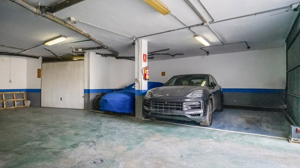 For sale chalet with 4 bedrooms in Golden Mile