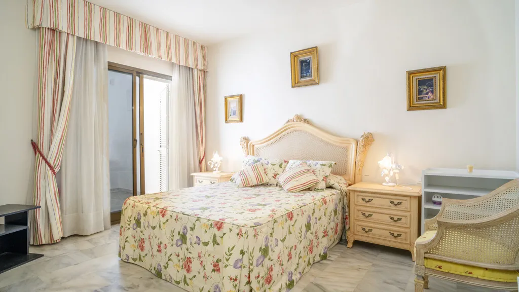 For sale chalet with 4 bedrooms in Golden Mile