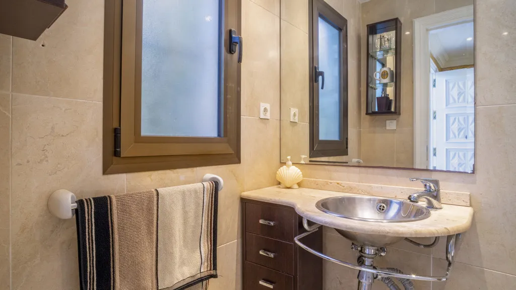 For sale chalet with 4 bedrooms in Golden Mile