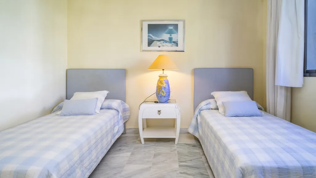 For sale chalet with 4 bedrooms in Golden Mile