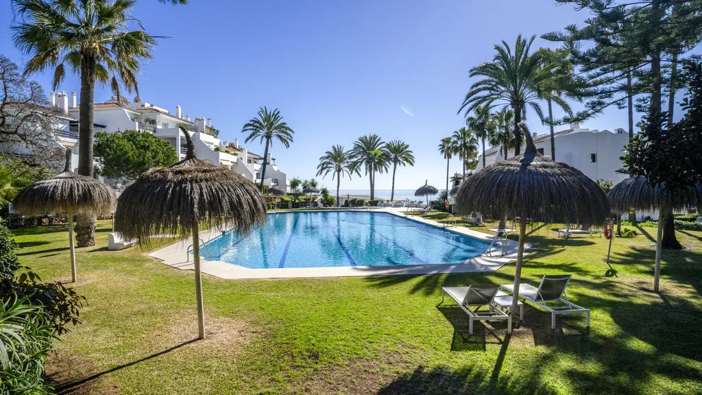 For sale chalet with 4 bedrooms in Golden Mile