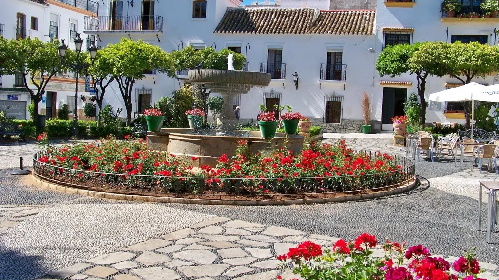 Buy plot in Estepona