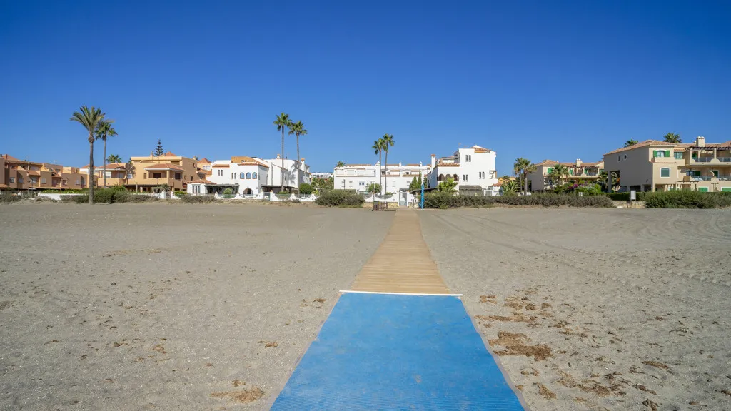 Casares Playa, chalet de 3 dormitorios en venta