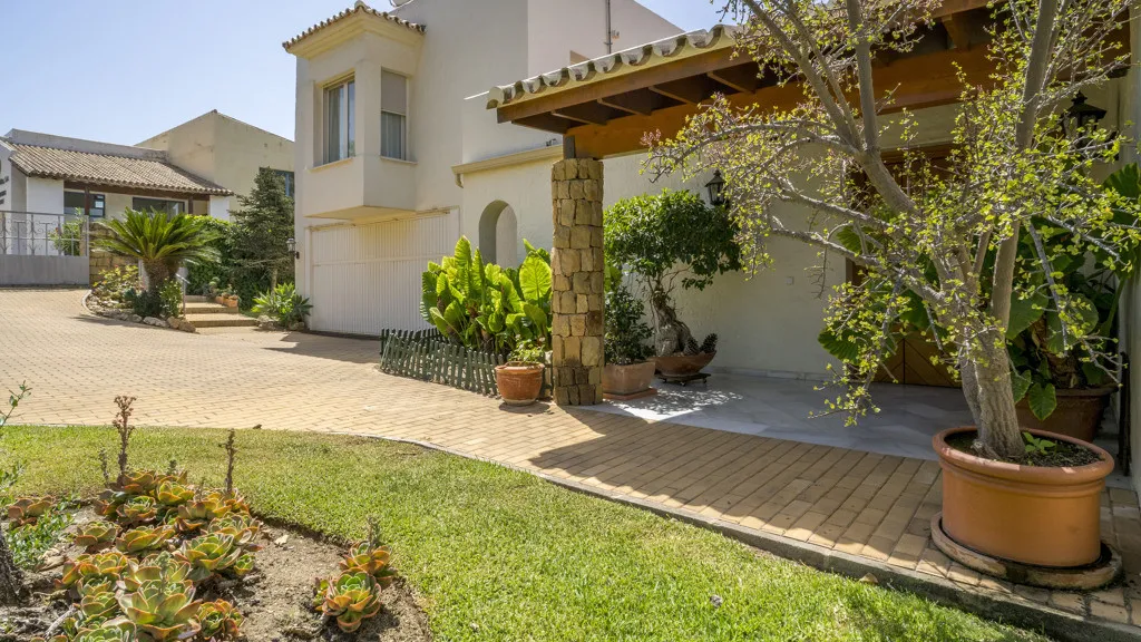 Chalet en venta en Benahavis con 5 dormitorios