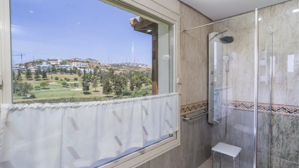 Chalet en venta en Benahavis con 5 dormitorios